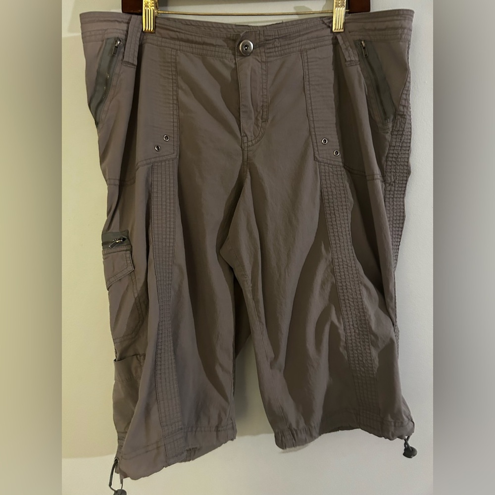 Lane Bryant Grey Lightweight Chino Cargo Shorts great stitching design size 16